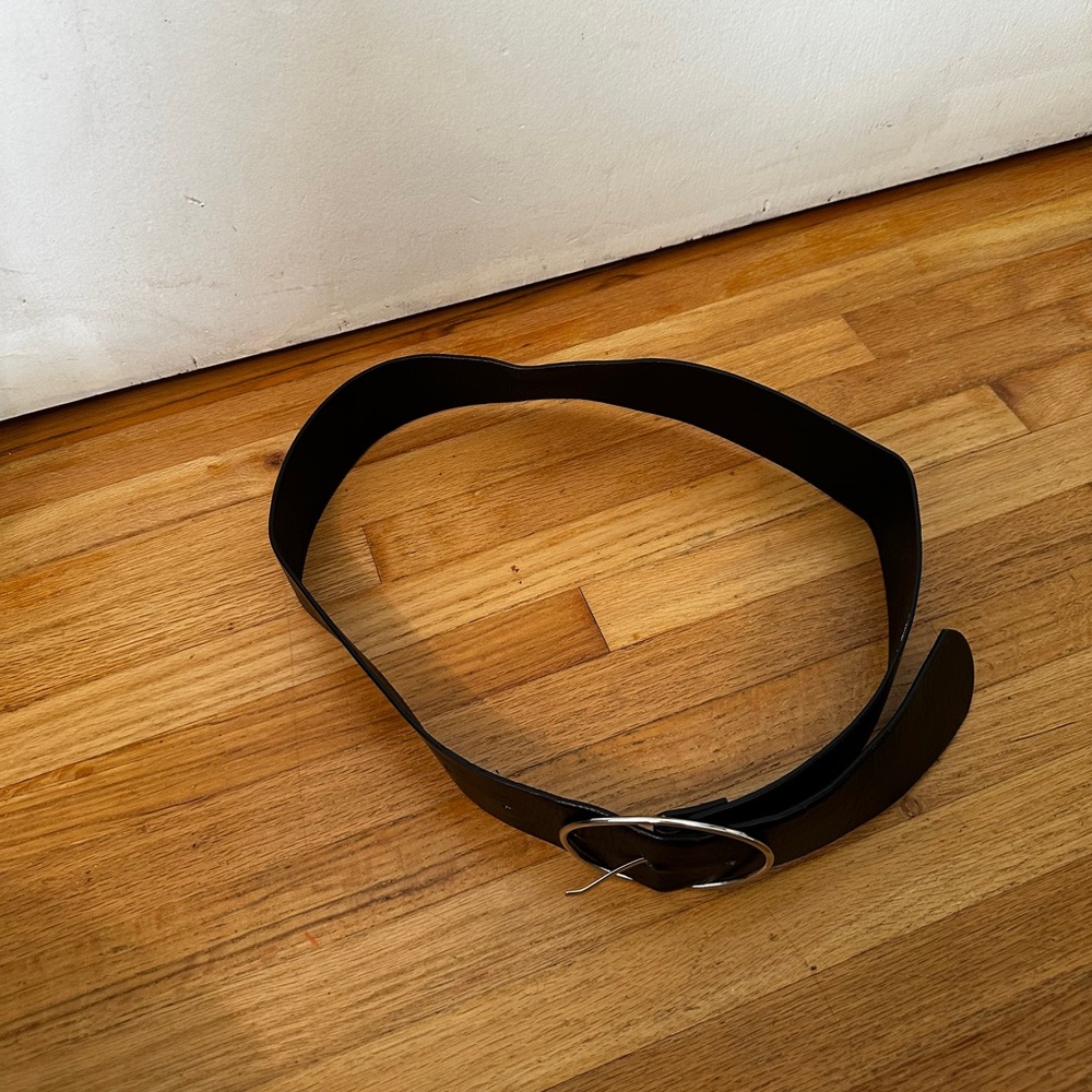 3/$10 🌼 Black Faux Leather Belt with Silver Buckle